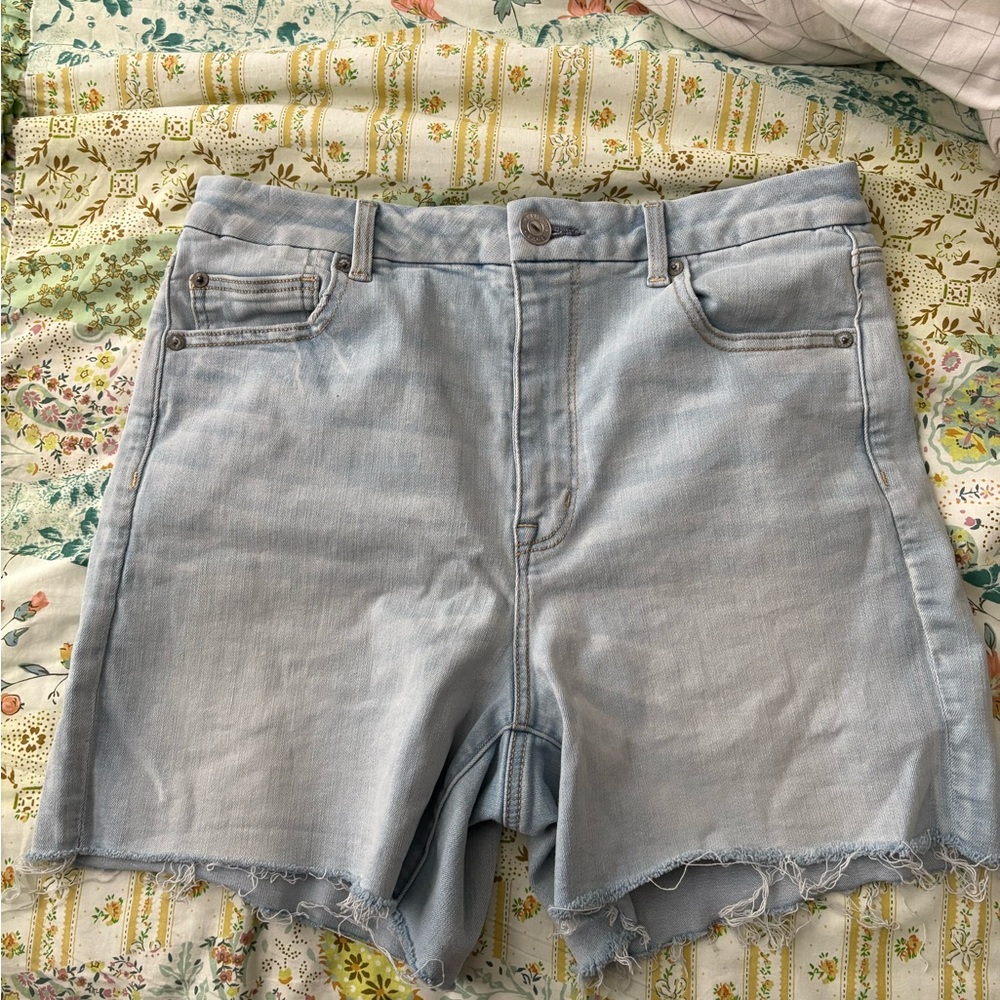 AE light wash curvy hi rise shorties